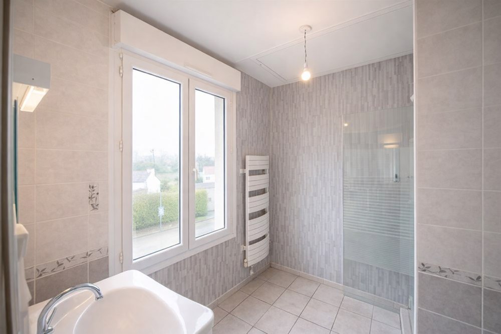MAISON - 80 M² - 3 CHAMBRES - A RENOVER - POTENTIEL ENORME - GARAGE - TOITURE RECENTE photo 5