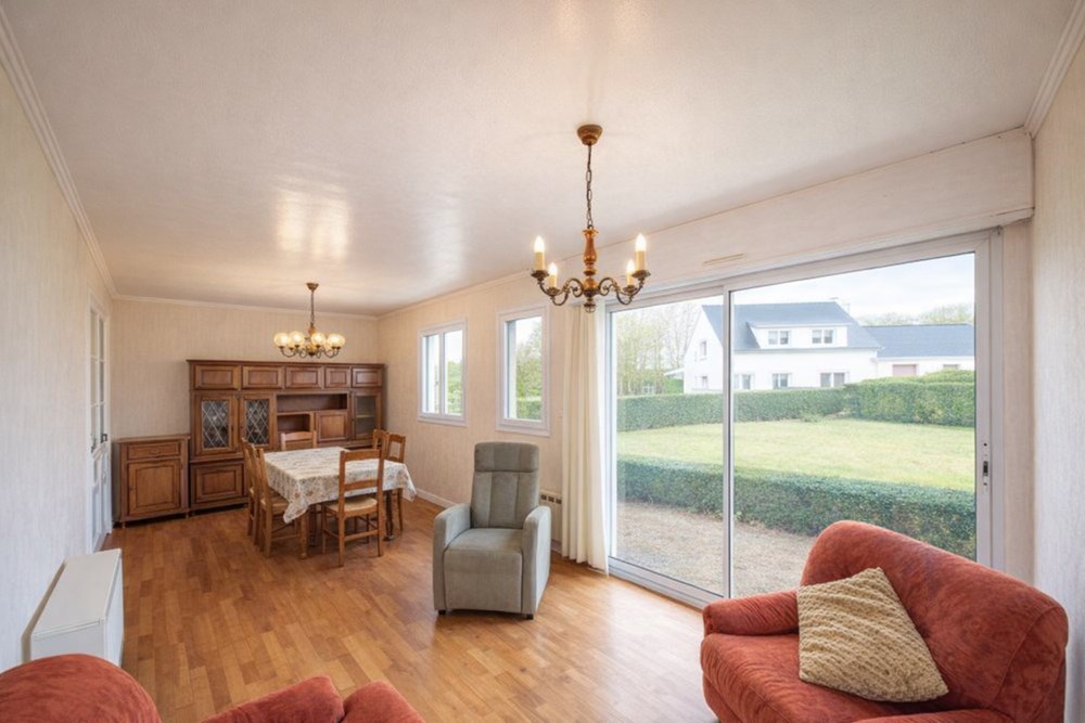 MAISON - 80 M² - 3 CHAMBRES - A RENOVER - POTENTIEL ENORME - GARAGE - TOITURE RECENTE photo 2
