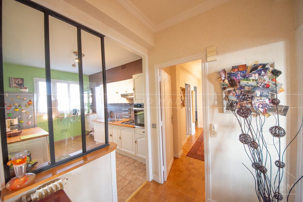 APPARTEMENT T4 DE 110M² - ESPACE DE VIE DE 40 M² - VUE MER - TERRASSE - ASCENSEUR - GARAGE - RARE photo 3