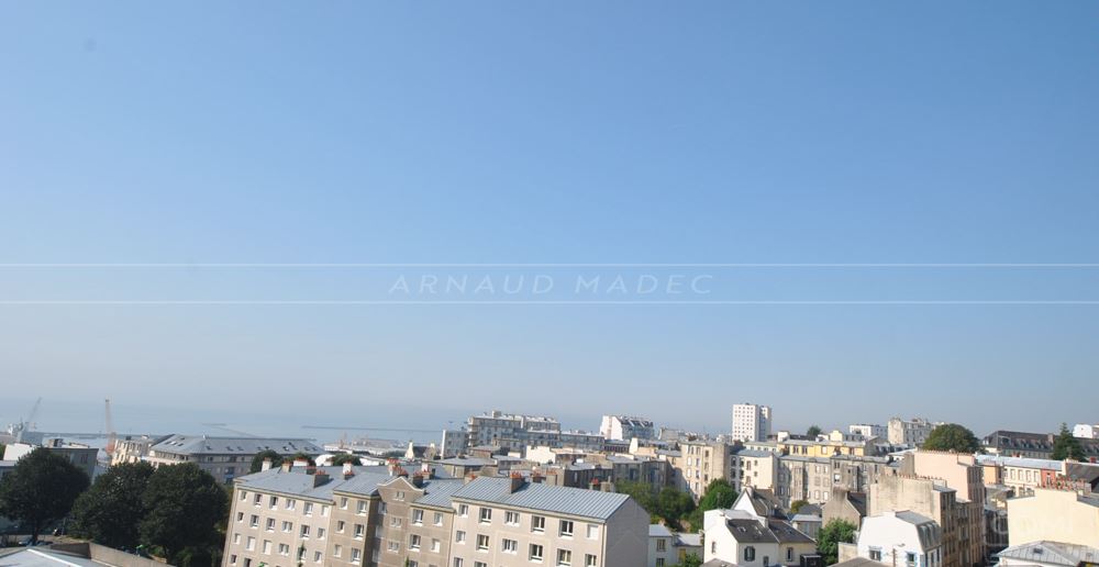 APPARTEMENT T4 DE 110M² - ESPACE DE VIE DE 40 M² - VUE MER - TERRASSE - ASCENSEUR - GARAGE - RARE
