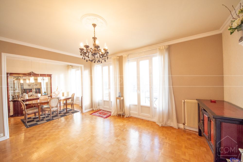 APPARTEMENT T4 DE 110M² - ESPACE DE VIE DE 40 M² - VUE MER - TERRASSE - ASCENSEUR - GARAGE - RARE photo 2
