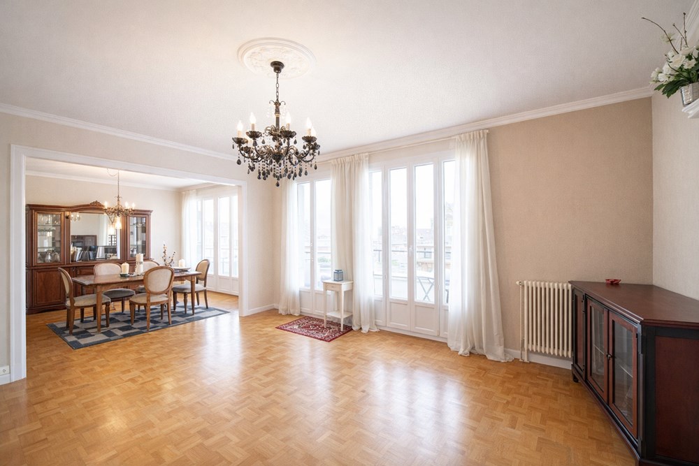 APPARTEMENT T4 DE 110M² - ESPACE DE VIE DE 40 M² - VUE MER - TERRASSE - ASCENSEUR - GARAGE - RARE photo 2
