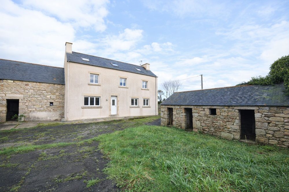 LONGERE 140M² - 6/7 CHAMBRES - CALME - ENORME POTENTIEL - 4 DEPENDANCES