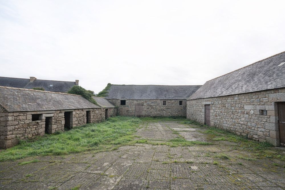LONGERE 140M² - 6/7 CHAMBRES - CALME - ENORME POTENTIEL - 4 DEPENDANCES photo 5