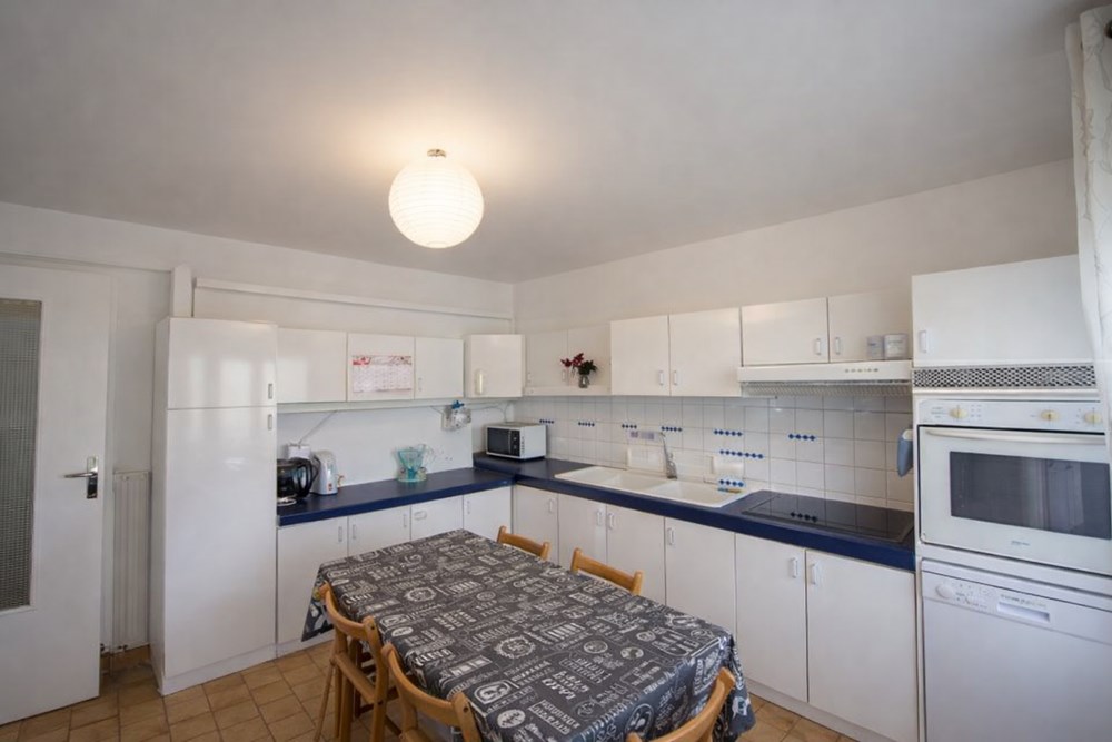 MAISON T10 - 8 CHAMBRES - 200M² - TERRAIN GENEREUX CLOS - RARE - IDEAL GRANDE FAMILLE photo 2