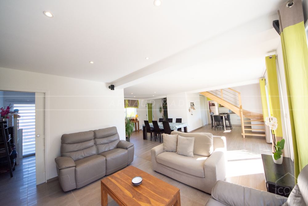 MAISON CONTEMPORAINE DE 2011 - 5/6 CHAMBRES - ESPACE DE VIE 60M² - CALME - 1ERE MAIN - RARE photo 3