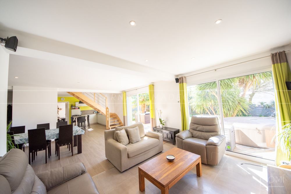 MAISON CONTEMPORAINE DE 2011 - 5/6 CHAMBRES - ESPACE DE VIE 60M² - CALME - 1ERE MAIN - RARE photo 2