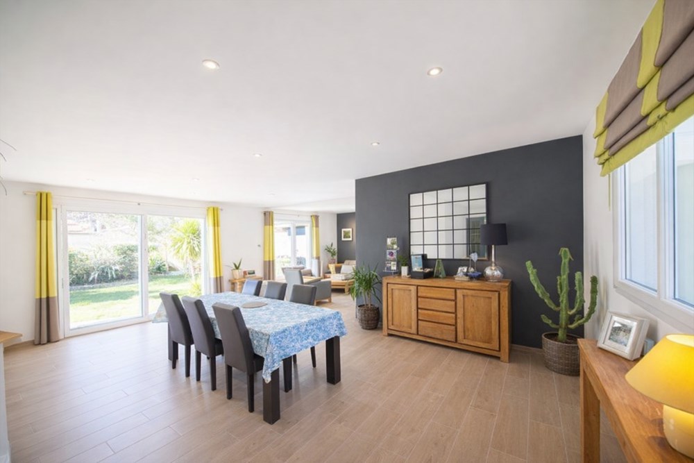 MAISON CONTEMPORAINE DE 2011 - 5/6 CHAMBRES - ESPACE DE VIE 60M² - CALME - 1ERE MAIN - RARE photo 3