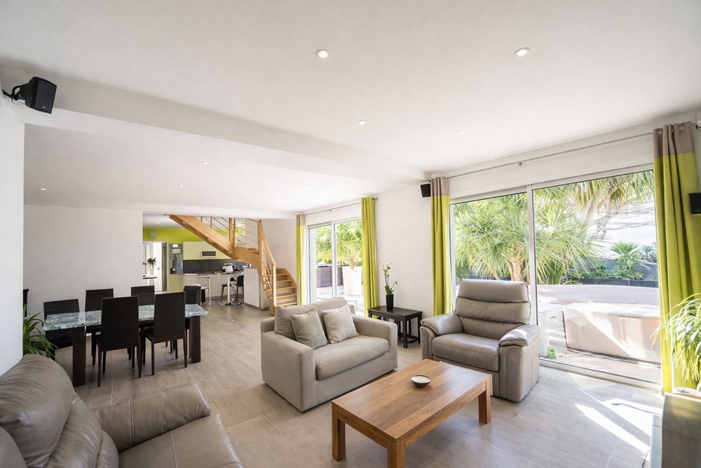 MAISON CONTEMPORAINE DE 2011 - 5/6 CHAMBRES - ESPACE DE VIE 60M² - CALME - 1ERE MAIN - RARE photo 2