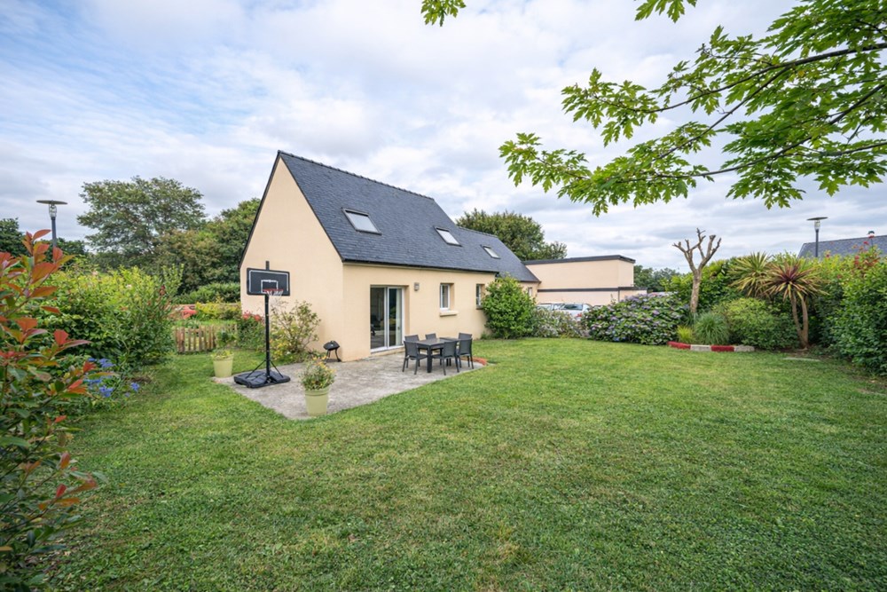 BELLE MAISON BBC - 4 CHAMBRES - ANNEE 2011 - JARDIN ET GARAGE - EXPOSEE SUD - CALME - VERDURE