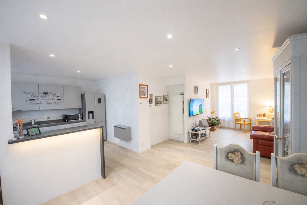 APPARTEMENT T3 - PIECE DE VIE 35M² - RENOVATION DE QUALITE - DALLE BETON - LUMINEUX - FAIBLES CHARGES SYNDIC BENEVOLE
