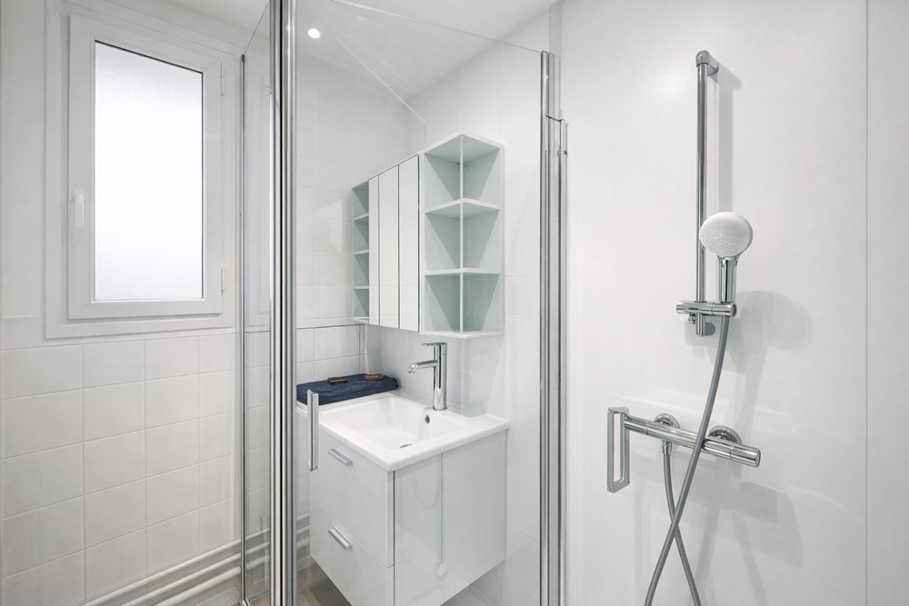 APPARTEMENT T3 - PIECE DE VIE 35M² - RENOVATION DE QUALITE - DALLE BETON - LUMINEUX - FAIBLES CHARGES SYNDIC BENEVOLE photo 4