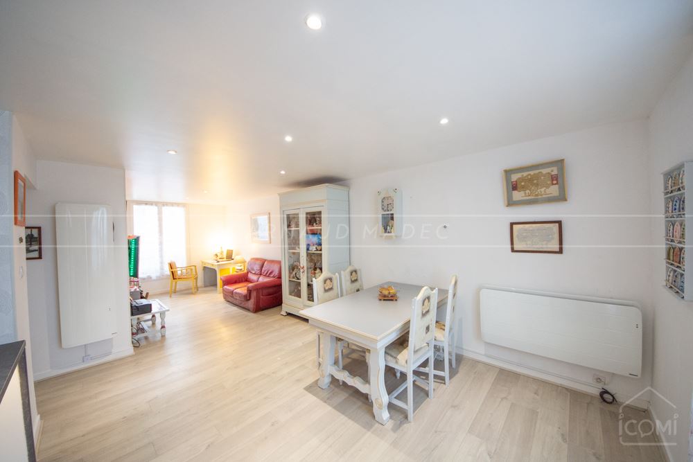 APPARTEMENT T3 - PIECE DE VIE 35M² - RENOVATION DE QUALITE - DALLE BETON - LUMINEUX - FAIBLES CHARGES SYNDIC BENEVOLE photo 3