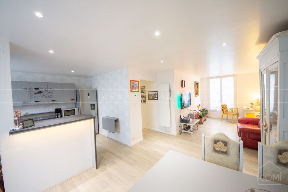 APPARTEMENT T3 - PIECE DE VIE 35M² - RENOVATION DE QUALITE - DALLE BETON - LUMINEUX - FAIBLES CHARGES SYNDIC BENEVOLE photo 4