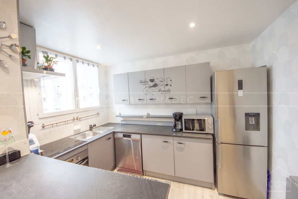 APPARTEMENT T3 - PIECE DE VIE 35M² - RENOVATION DE QUALITE - DALLE BETON - LUMINEUX - FAIBLES CHARGES SYNDIC BENEVOLE