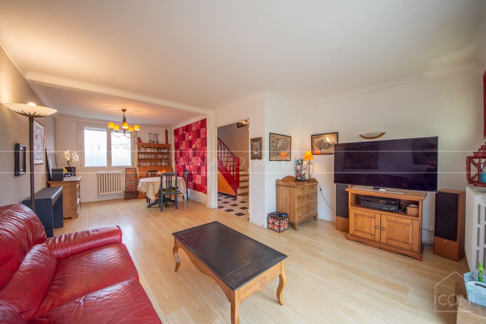 MAISON T6 - 4 CHAMBRES - TERRAIN CLOS TRIPLE EXPOSITION - CALME - RARE photo 2