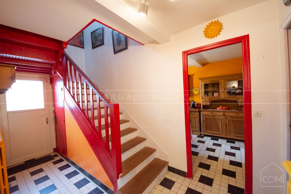 MAISON T6 - 4 CHAMBRES - TERRAIN CLOS TRIPLE EXPOSITION - CALME - RARE photo 4