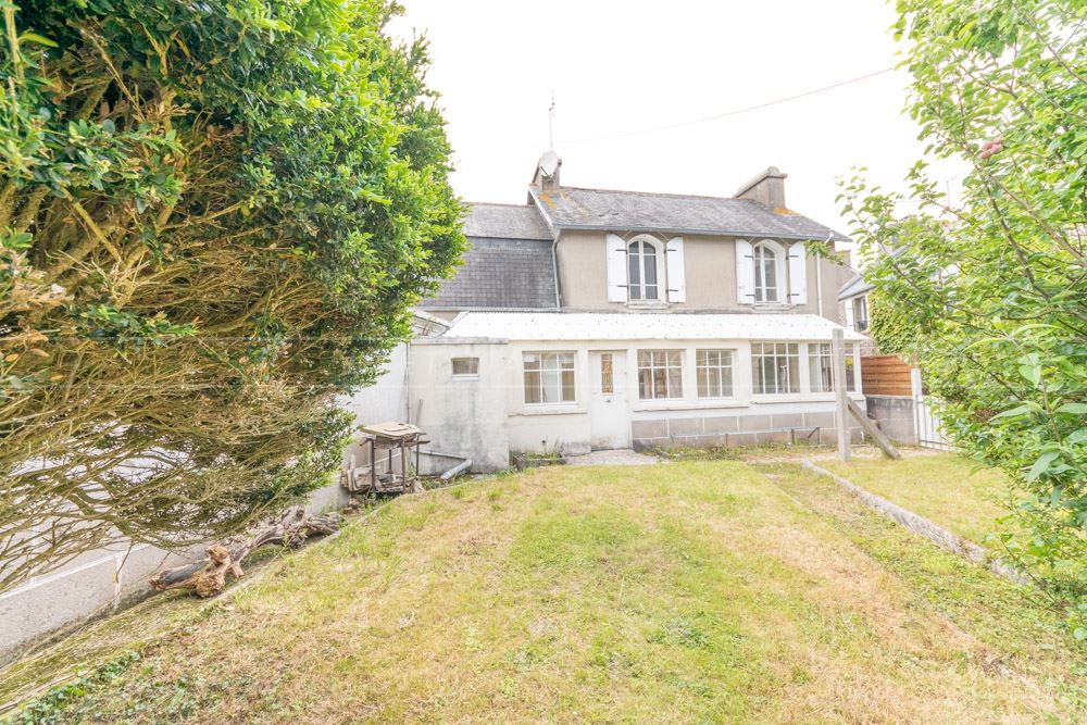 MAISON DE VILLE- 3 CHAMBRES - ANNEE 1930 - PROCHE PLAGE ET BOURG DE PORTSALL - A RENOVER