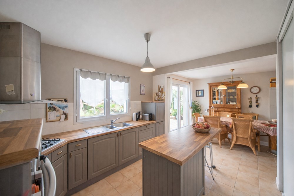 MAISON T6 - 4 CHAMBRES - GARAGE - CARPORT - GRAND JARDIN - COUP DE COEUR - CALME photo 3