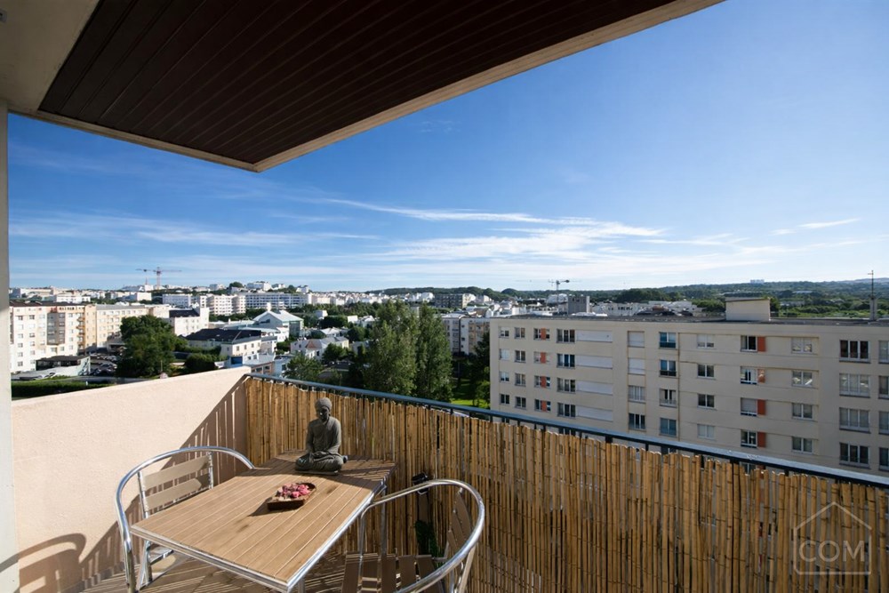 APPARTEMENT T3 - 2 CHAMBRES - ASCENSEUR - BALCONS/TERRASSE - VUE DEGAGEE SUR VERDURE - STATIONNEMENT AISE