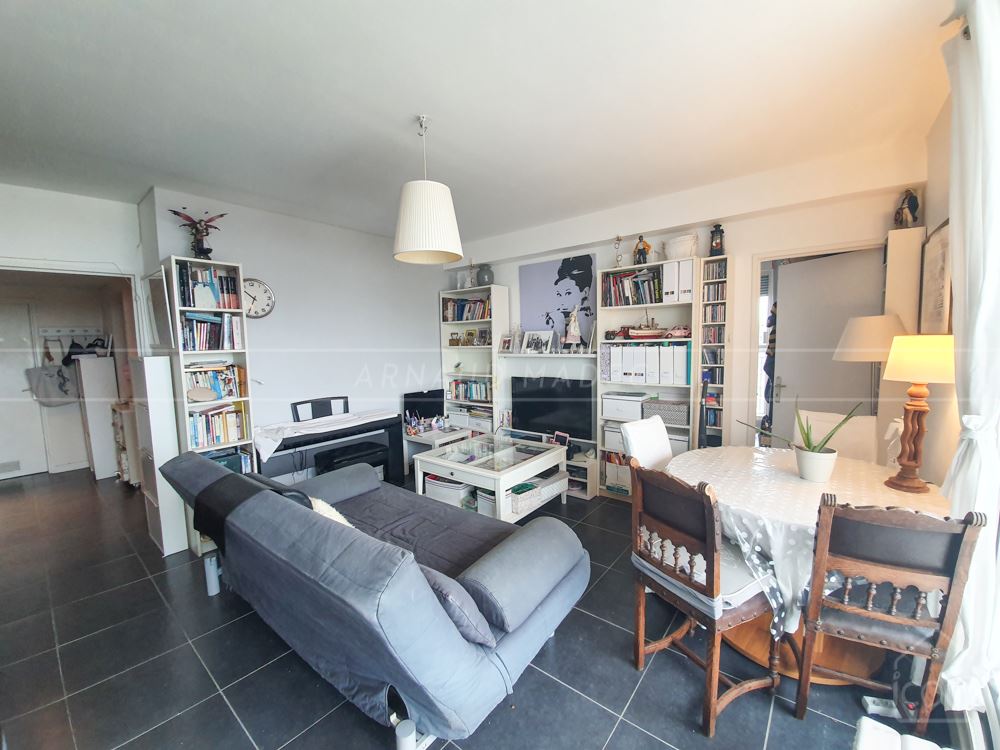 APPARTEMENT T3 - 2 CHAMBRES - ASCENSEUR - BALCONS/TERRASSE - VUE DEGAGEE SUR VERDURE - STATIONNEMENT AISE photo 3