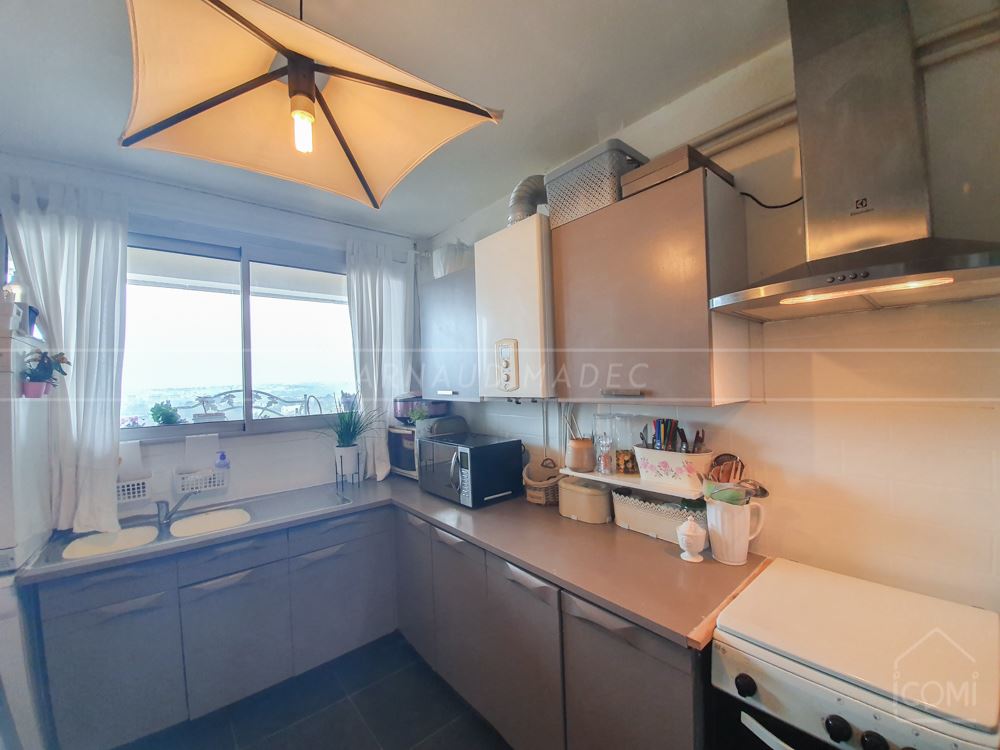 APPARTEMENT T3 - 2 CHAMBRES - ASCENSEUR - BALCONS/TERRASSE - VUE DEGAGEE SUR VERDURE - STATIONNEMENT AISE photo 4