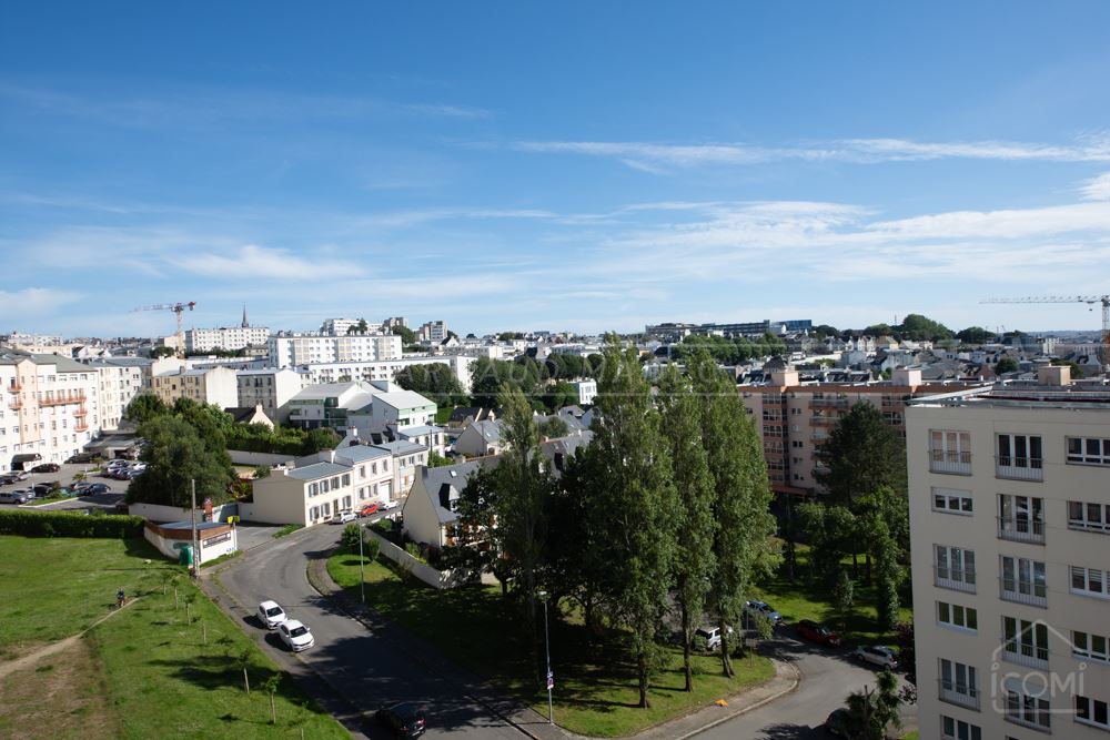 APPARTEMENT T3 - 2 CHAMBRES - ASCENSEUR - BALCONS/TERRASSE - VUE DEGAGEE SUR VERDURE - STATIONNEMENT AISE