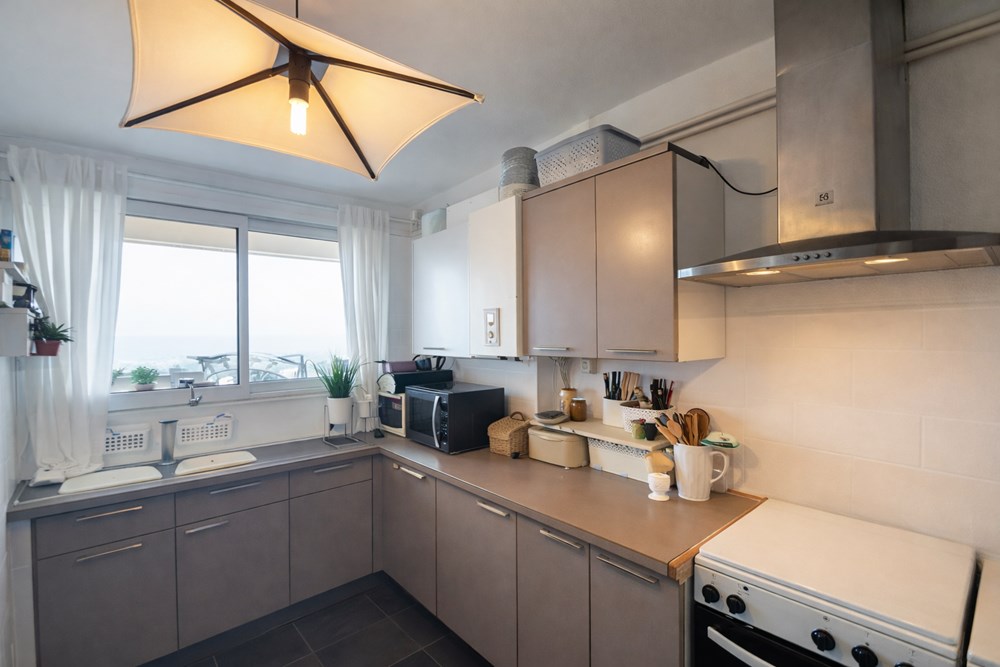 APPARTEMENT T3 - 2 CHAMBRES - ASCENSEUR - BALCONS/TERRASSE - VUE DEGAGEE SUR VERDURE - STATIONNEMENT AISE photo 3