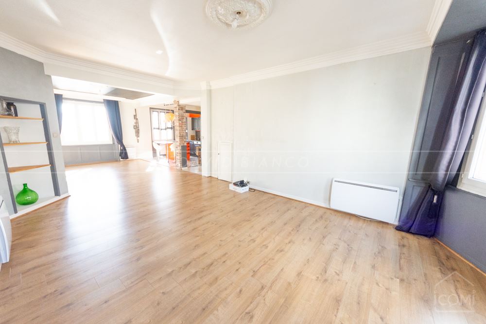 APPARTEMENT ENTIEREMENT RENOVE T4 96M² SEUL A L'ETAGE AVEC CAVE EN PLEIN COEUR DU CENTRE VILLE photo 3