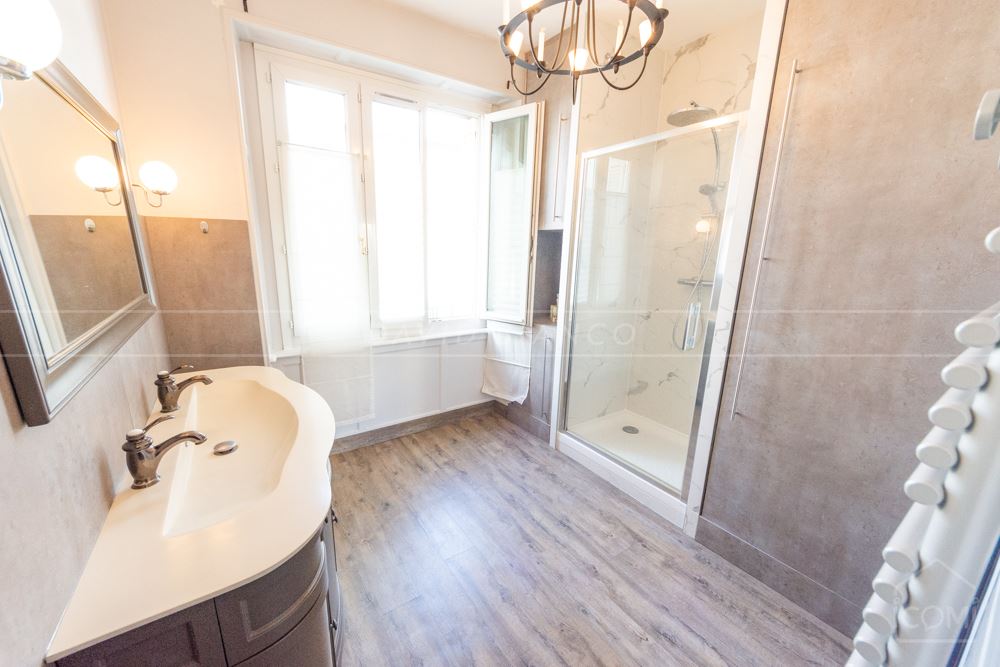 APPARTEMENT ENTIEREMENT RENOVE T4 96M² SEUL A L'ETAGE AVEC CAVE EN PLEIN COEUR DU CENTRE VILLE photo 5