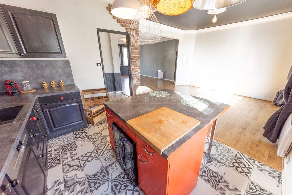 APPARTEMENT ENTIEREMENT RENOVE T4 96M² SEUL A L'ETAGE AVEC CAVE EN PLEIN COEUR DU CENTRE VILLE photo 2