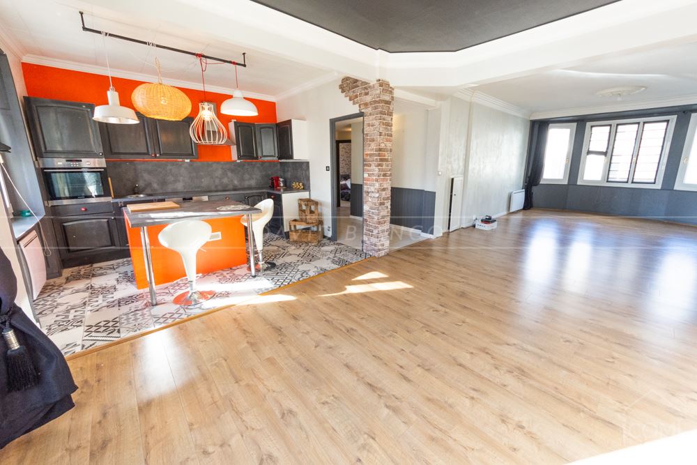APPARTEMENT ENTIEREMENT RENOVE T4 96M² SEUL A L'ETAGE AVEC CAVE EN PLEIN COEUR DU CENTRE VILLE