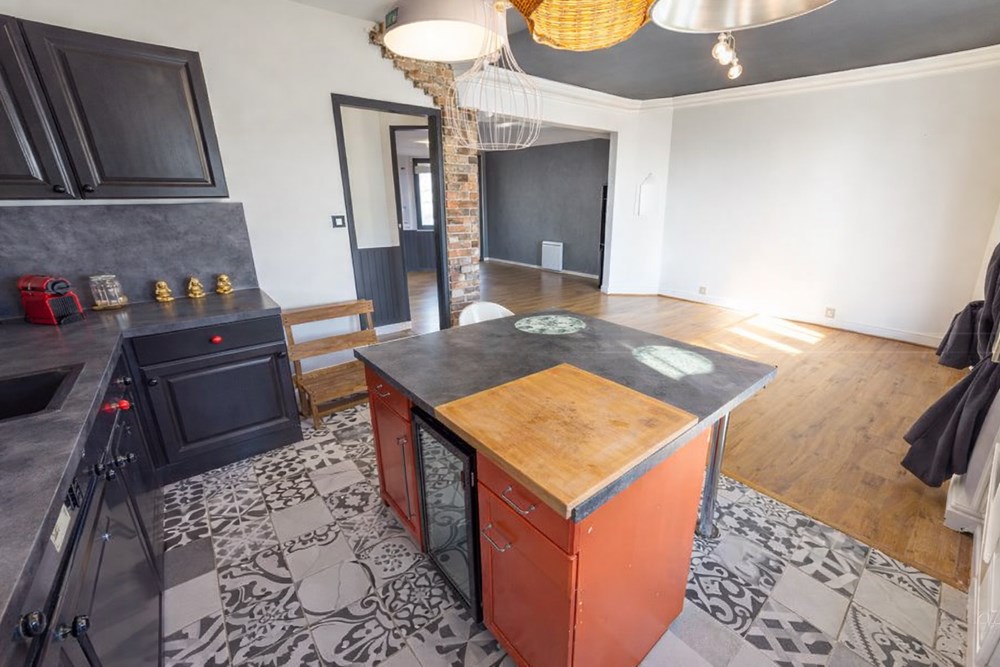 APPARTEMENT ENTIEREMENT RENOVE T4 96M² SEUL A L'ETAGE AVEC CAVE EN PLEIN COEUR DU CENTRE VILLE photo 2