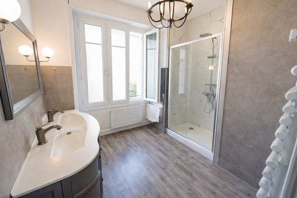 APPARTEMENT ENTIEREMENT RENOVE T4 96M² SEUL A L'ETAGE AVEC CAVE EN PLEIN COEUR DU CENTRE VILLE photo 5