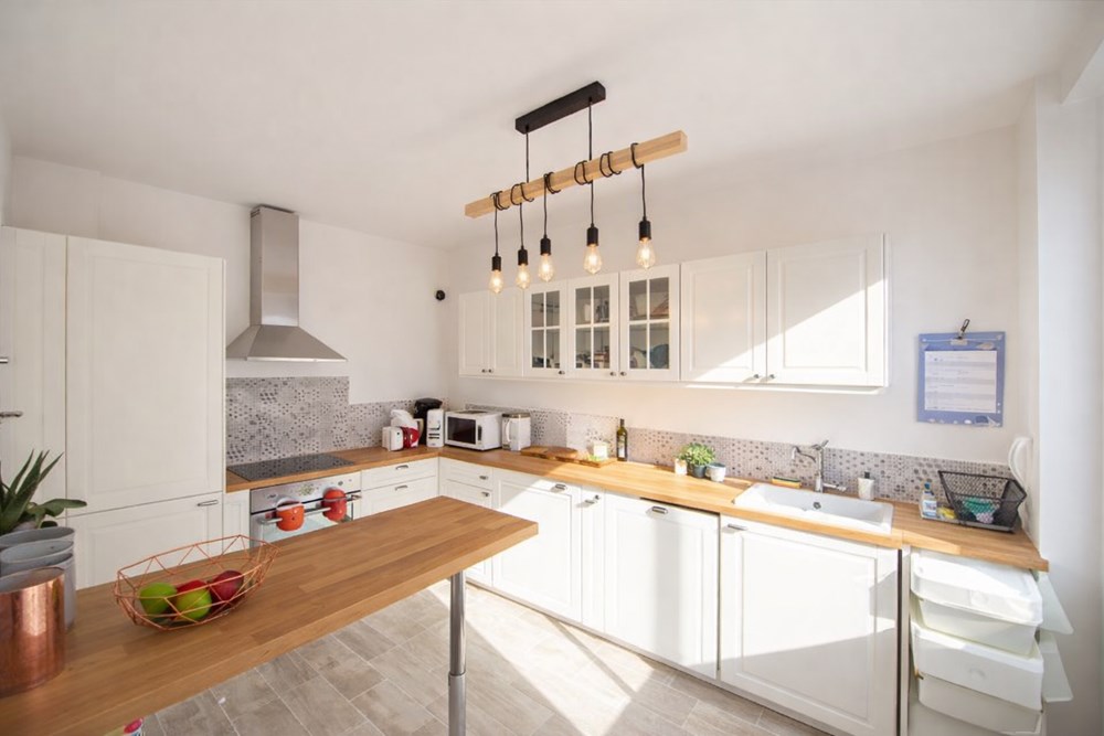 APPARTEMENT T5 - 3 CHAMBRES - PIECE DE VIE TRIPLE - RENOVATION RECENTE - DALLE BETON - RARE - COUP DE COEUR photo 2