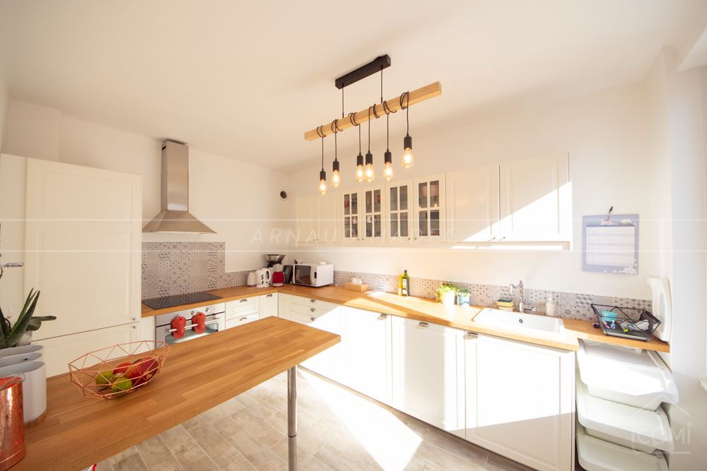 APPARTEMENT T5 - 3 CHAMBRES - PIECE DE VIE TRIPLE - RENOVATION RECENTE - DALLE BETON - RARE - COUP DE COEUR photo 2
