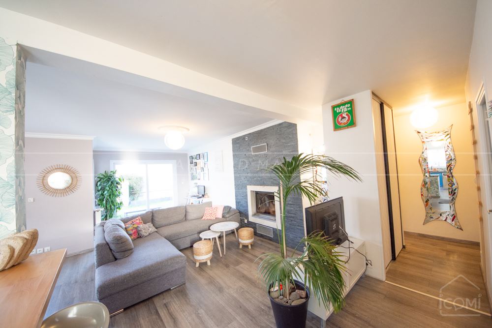 MAISON CONTEMPORAINE AVEC COMBLES A AMENAGER - TERRAIN CLOS (+700M²) - CALME - PROXIMITE SERVICES - RARE