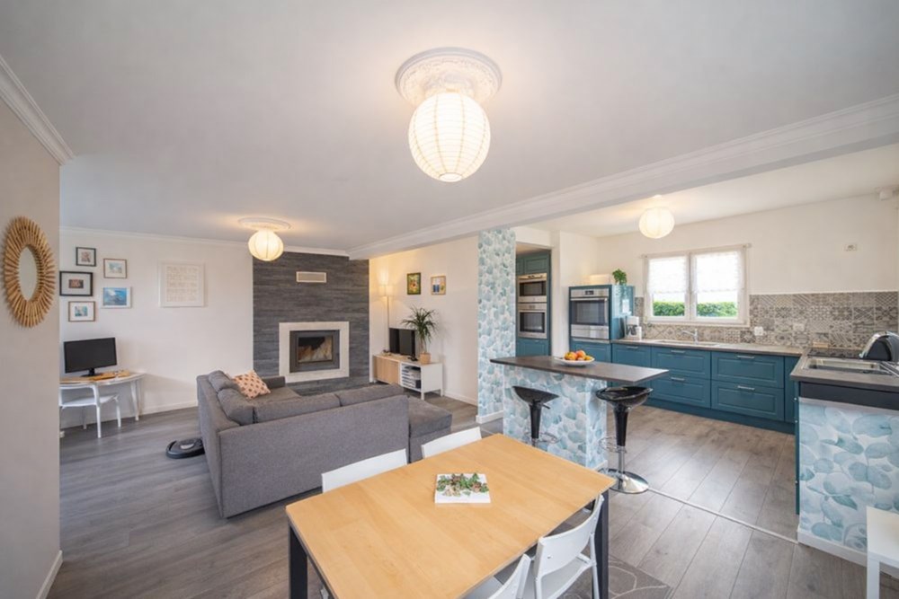 MAISON CONTEMPORAINE AVEC COMBLES A AMENAGER - TERRAIN CLOS (+700M²) - CALME - PROXIMITE SERVICES - RARE