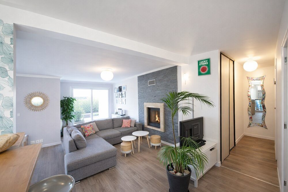 MAISON CONTEMPORAINE AVEC COMBLES A AMENAGER - TERRAIN CLOS (+700M²) - CALME - PROXIMITE SERVICES - RARE photo 2