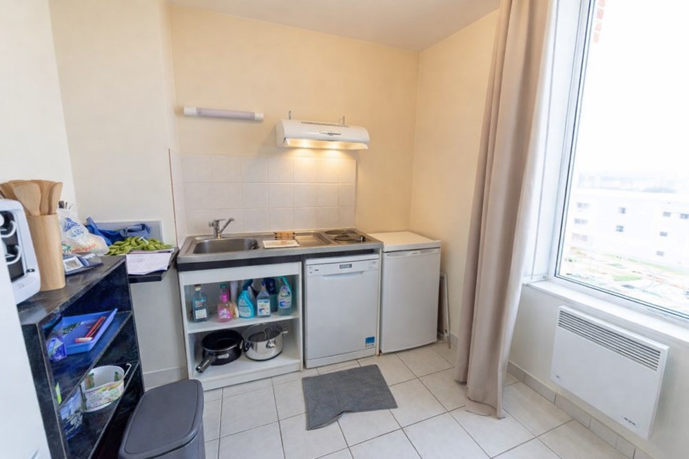 APPARTEMENT T2 43M² AVEC CAVE, PLACE DE PARKING PRIVEE, ASCENSEUR ET GRANDS ESPACES VERTS photo 3