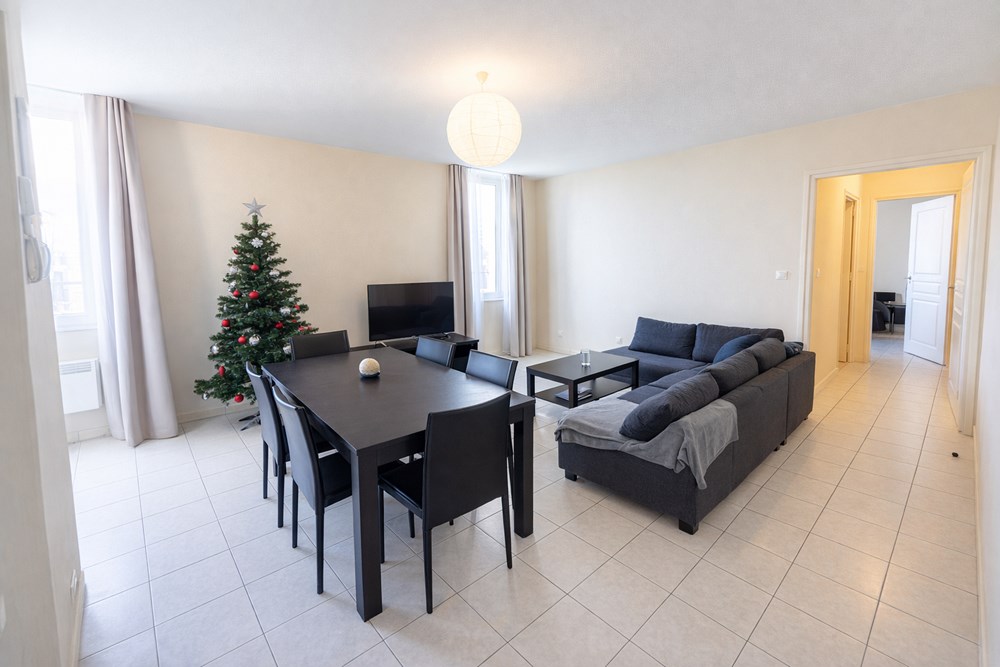 APPARTEMENT T2 43M² AVEC CAVE, PLACE DE PARKING PRIVEE, ASCENSEUR ET GRANDS ESPACES VERTS
