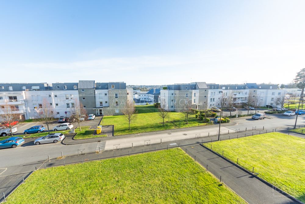 APPARTEMENT T2 43M² AVEC CAVE, PLACE DE PARKING PRIVEE, ASCENSEUR ET GRANDS ESPACES VERTS photo 2