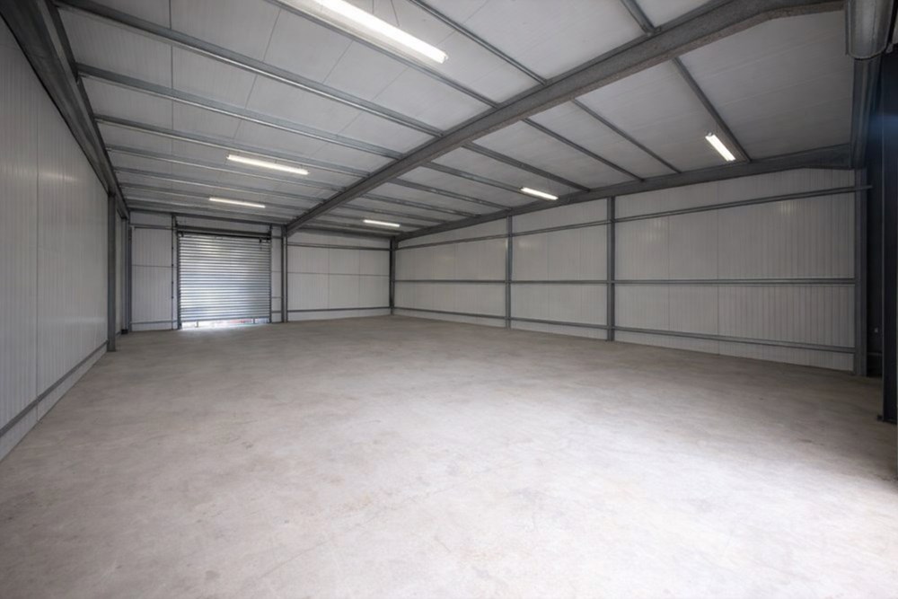LOCAL INDUSTRIEL DE 600 M² SUR 1500 DE TERRAIN - EXCELLENTE RENTABILITEE - RARE photo 2