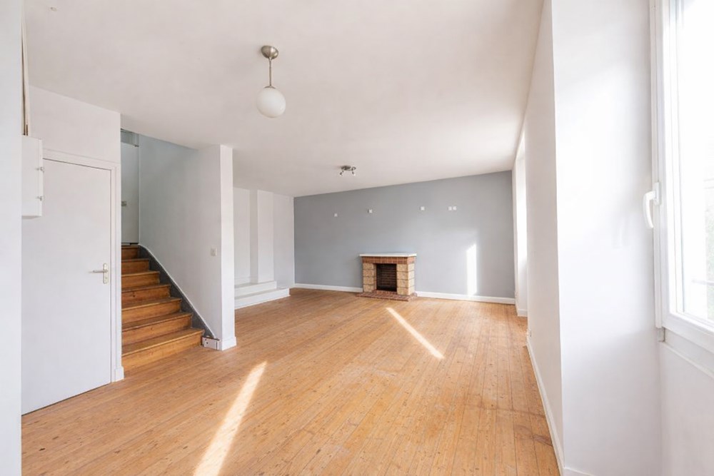 APPARTEMENT DUPLEX - 2/3 CHAMBRES (POSSIBLE 4) - SPACIEUX ESPACE DE VIE - EXPOSITION IDEALE - CENTRE BOURG - PROCHE MER - A RENOVER photo 2
