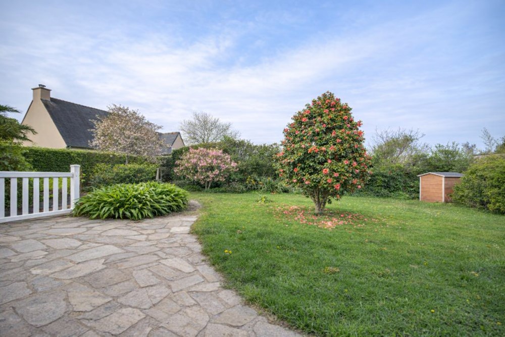 MAISON DE 130 M2- ENTIEREMENT RENOVEE- NON MITOYENNE- JOLI JARDIN SANS VIS A VIS - TERRASSE - GRAND GARAGE