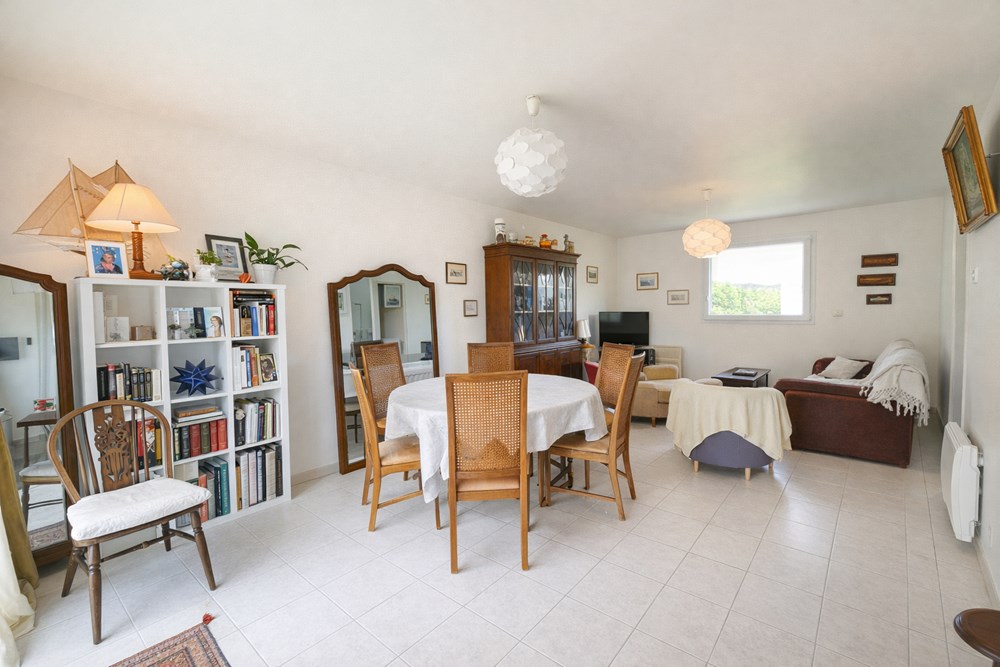 MAISON DE 2008 - IDEAL INVESTISSEUR - 3 CHAMBRES - GARAGE - PROCHE BOURG ET MER - ENVIRONNEMENT CALME - AUCUN TRAVAUX A PREVOIR - LOCATAIRE EN PLACE