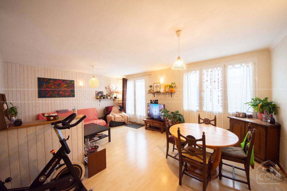 APPARTEMENT T3 - PIECE DE VIE EXPOSEE SUD - 2 BELLES CHAMBRES - BALCON - DERNIER ETAGE photo 2