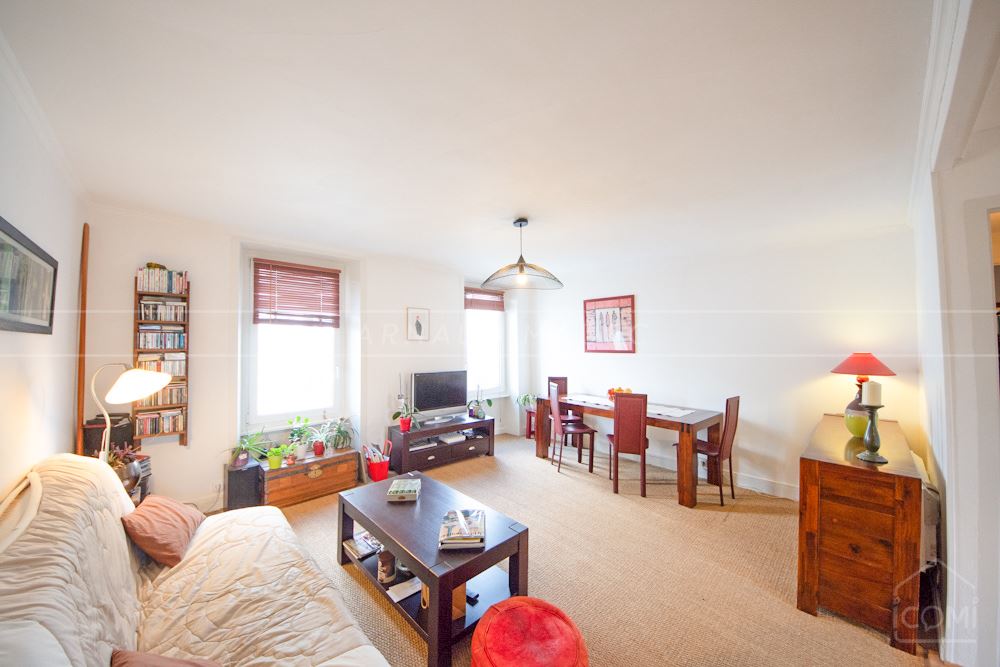 APPARTEMENT T2/T3 - SUPERBE PIECE DE VIE TRAVERSANTE DE +35M² - CUISINE US - CHARME - COUP DE COEUR - RARE