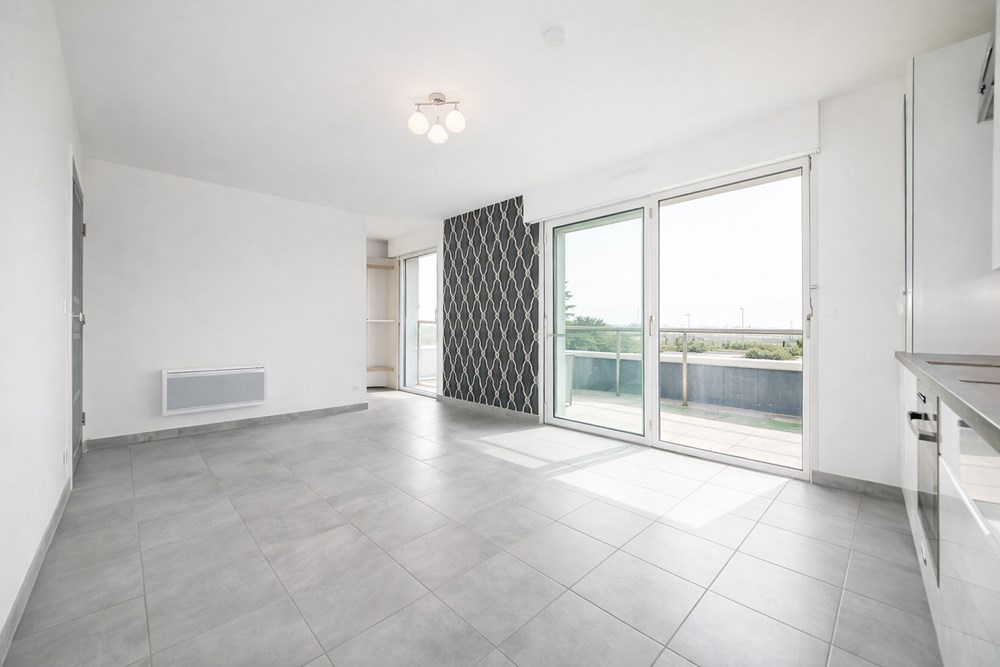 APPARTEMENT ENTIEREMENT RENOVE DE 30 M2 - COIN NUIT - BALCON -DALLE BETON - PLACE DE PARKING PRIVATIVE - CAVE photo 3
