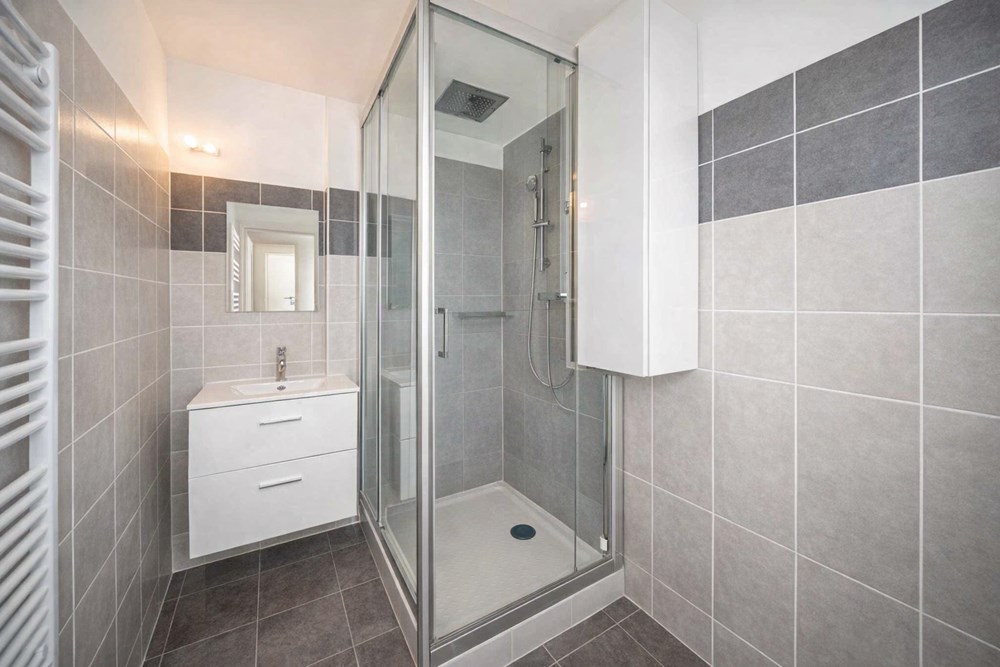 APPARTEMENT ENTIEREMENT RENOVE DE 30 M2 - COIN NUIT - BALCON -DALLE BETON - PLACE DE PARKING PRIVATIVE - CAVE photo 5